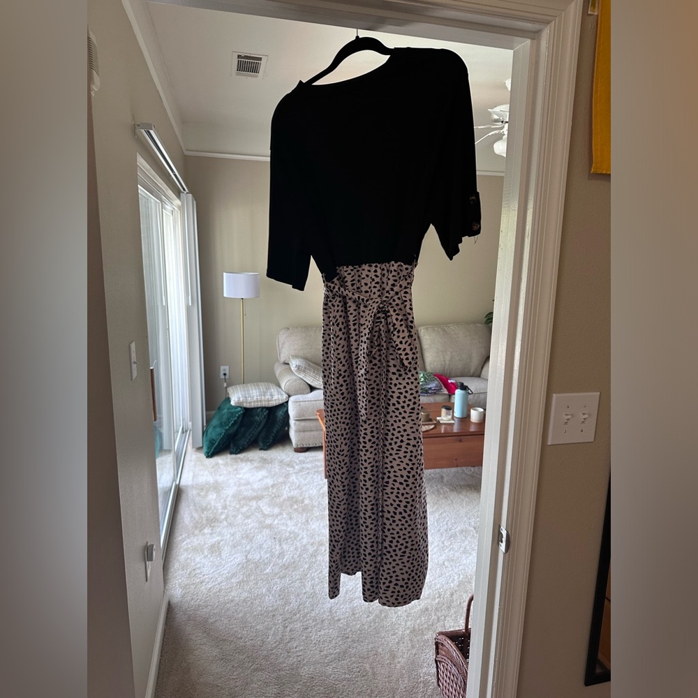 Popka dot dress with button detail on sleeve